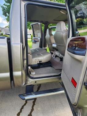 Photo 2 of 6 of 2005 Ford F-350 XLT Crew Cab Super Duty